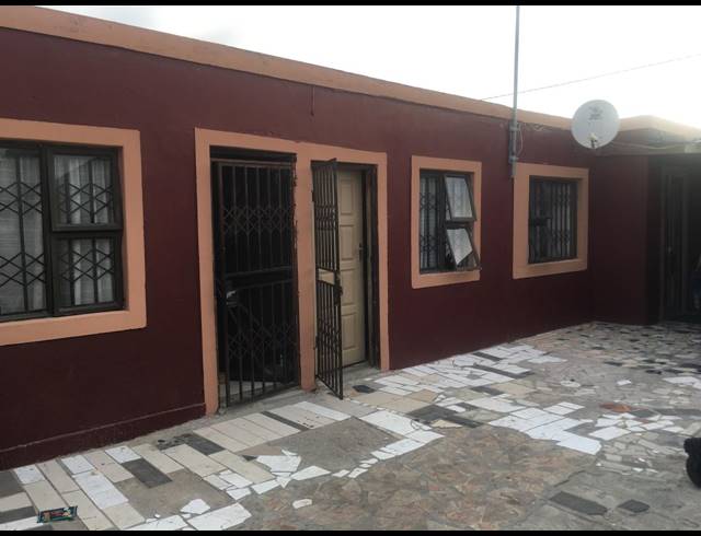 4 BEDROOM FREEHOLD FOR SALE IN PHILIPPI